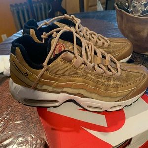 WOMEN METALLIC GOLD AIR MAX 95